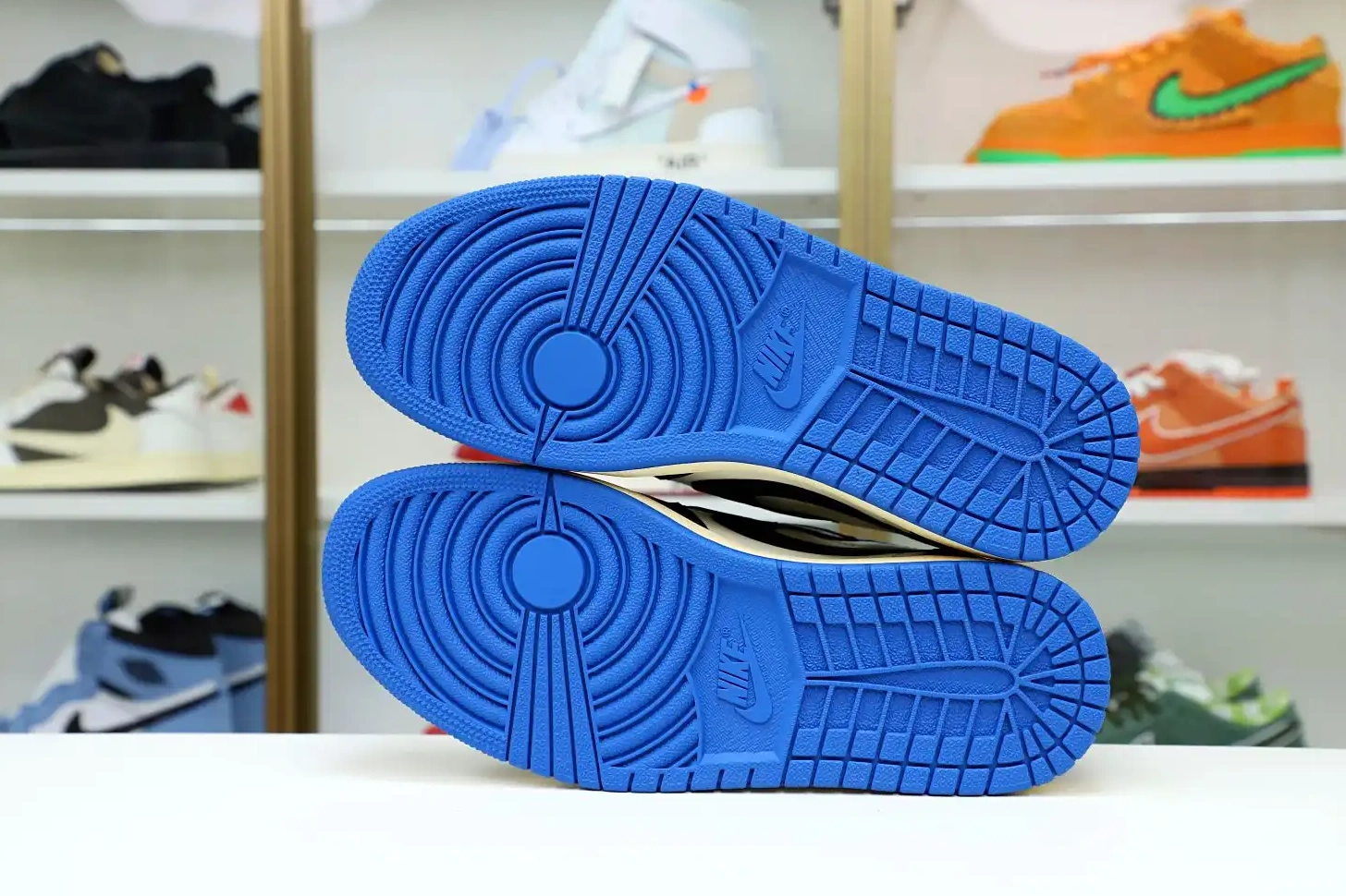 SCOTT 1 FRAGMENT DESIGN JORDAN X Kimikick AIR LOW X TRAVIS 0801